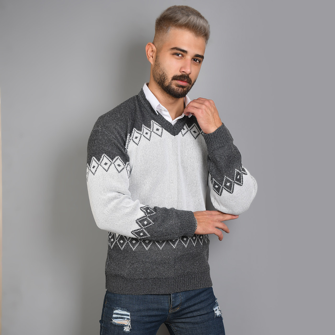 پلیور مردانه ذغالی طوسی مدل lizan