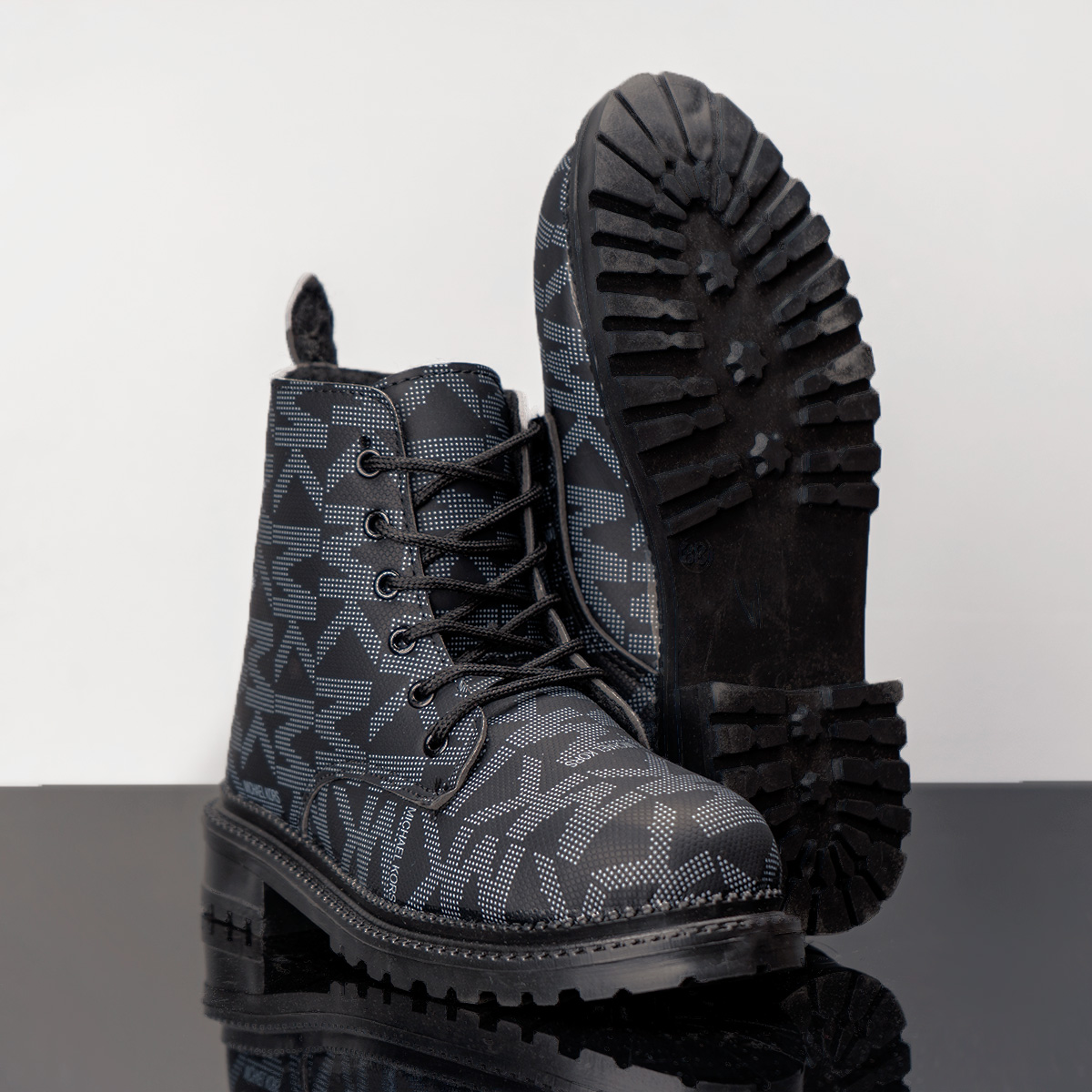 نیم بوت دخترانه مشکی مدل yalda