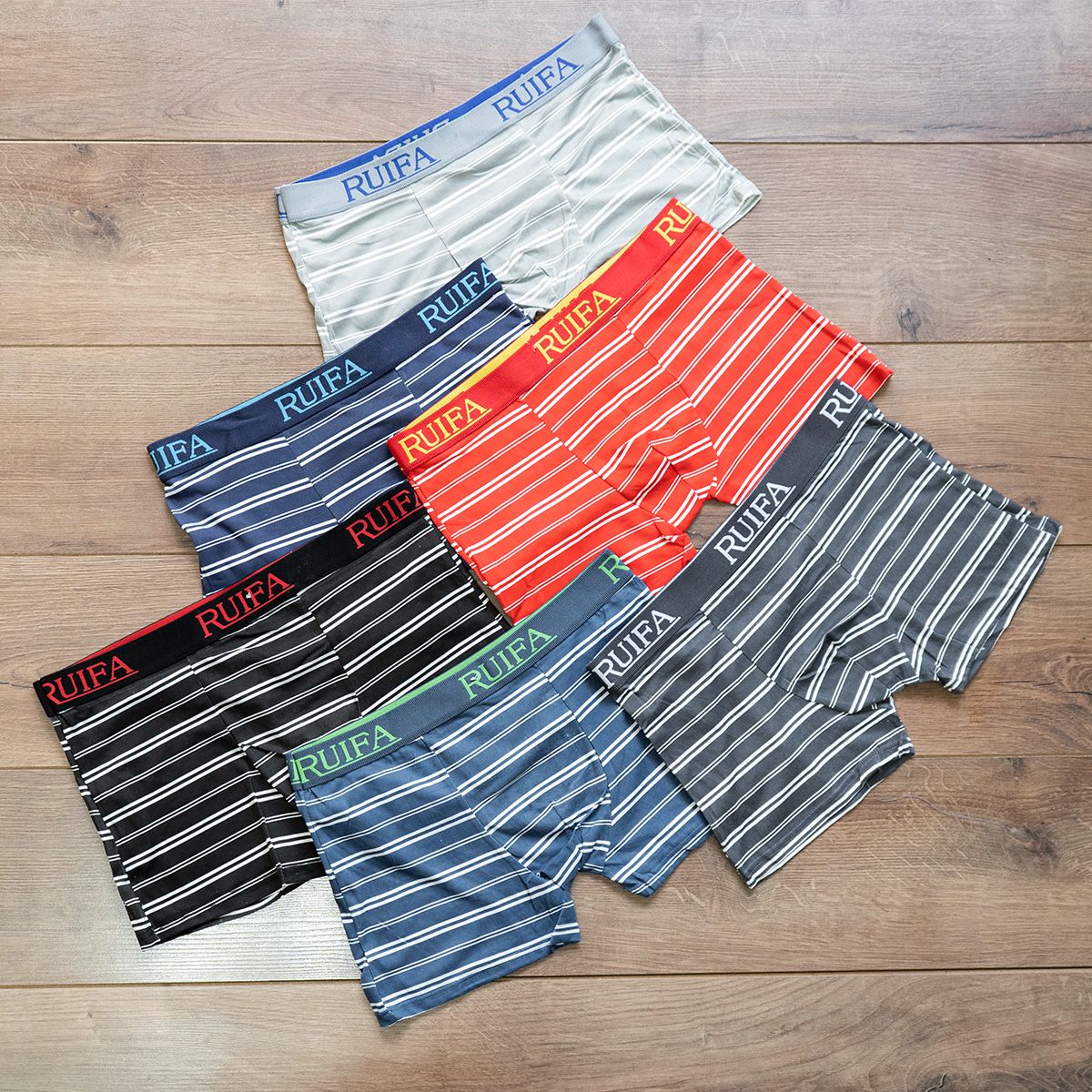 شورت نیم پا قرمز راه راه