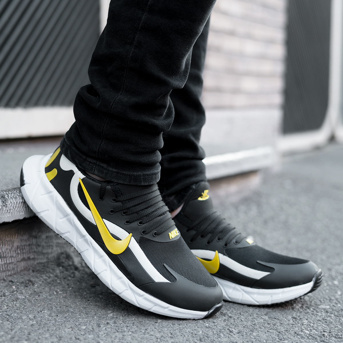 کفش ورزشی نایک مشکی زرد مدل Zaxi