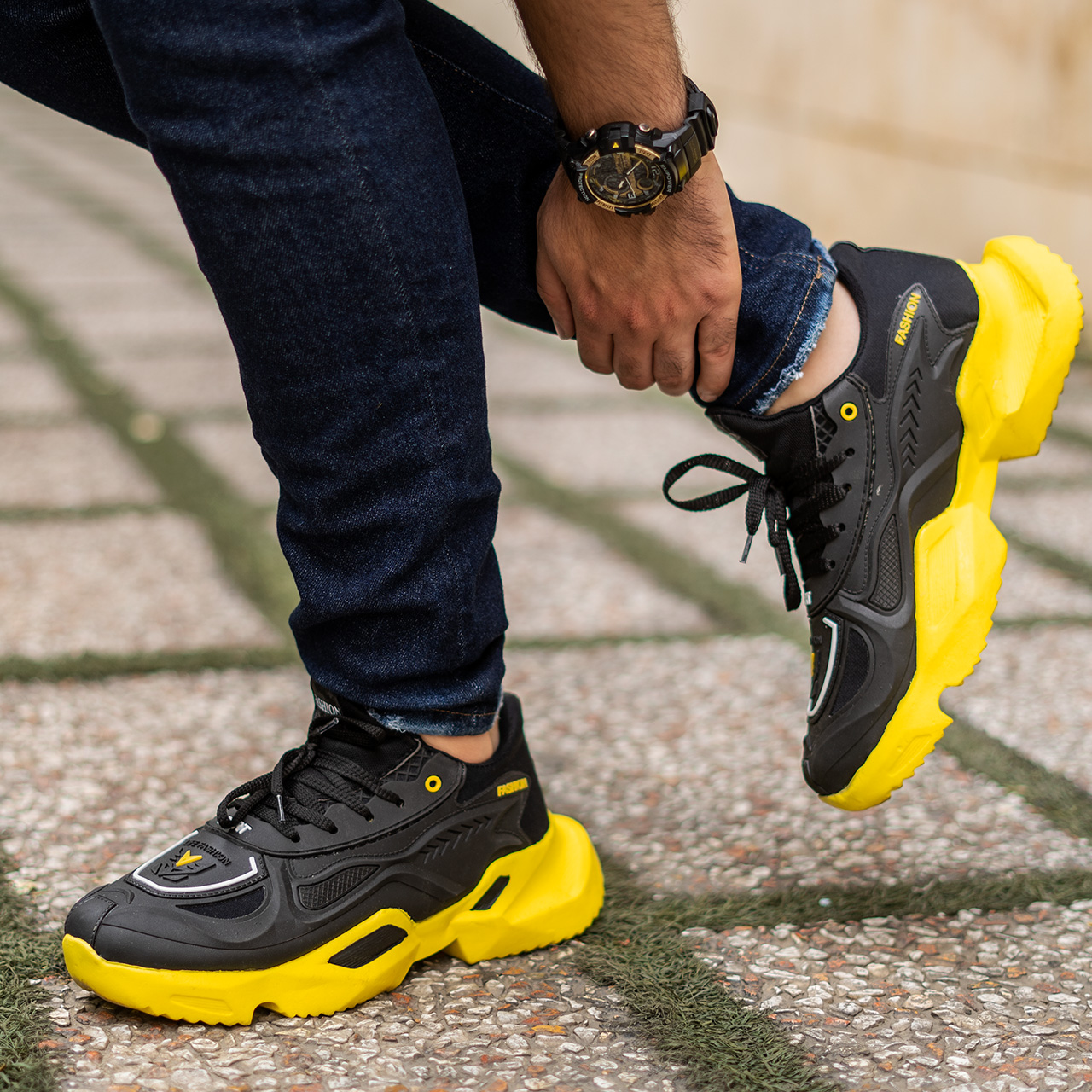 کفش ورزشی زرد مشکی مردانه مدل Y90
