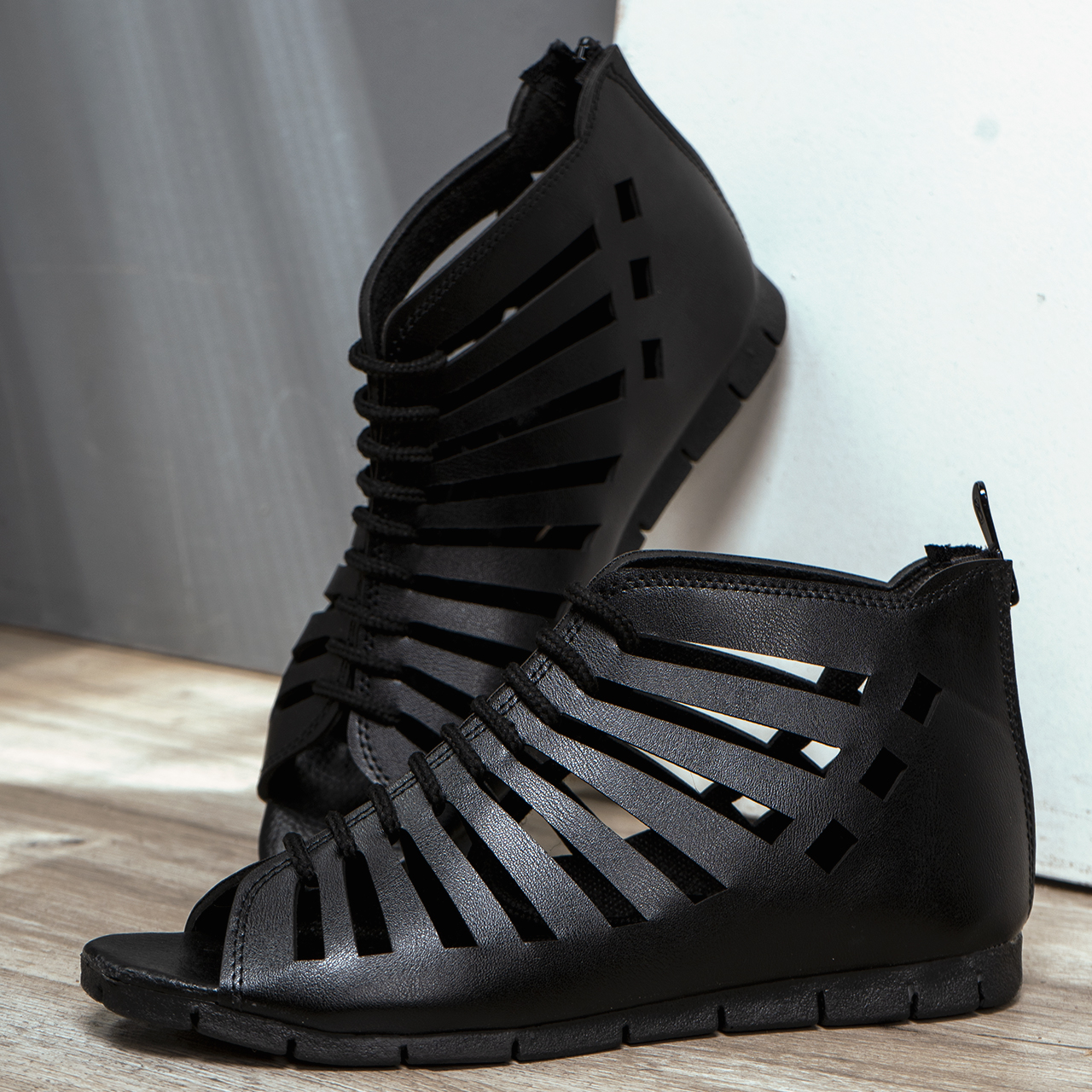 صندل زنانه بندی مشکی مدل Helia