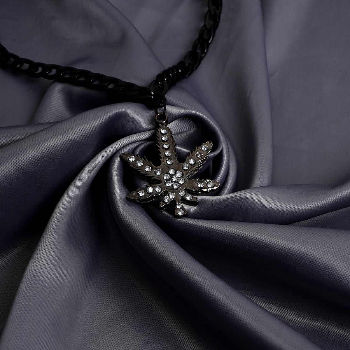 گردنبند مشکی مدل Barg