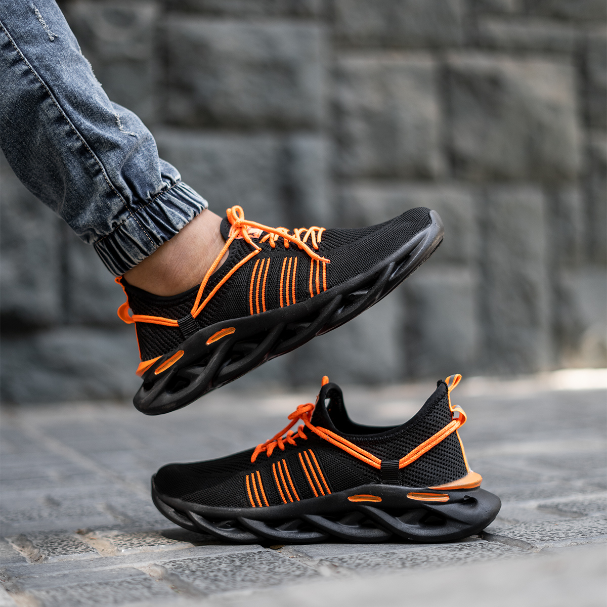 کفش ورزشی مشکی نارنجی مردانه مدل Arisan