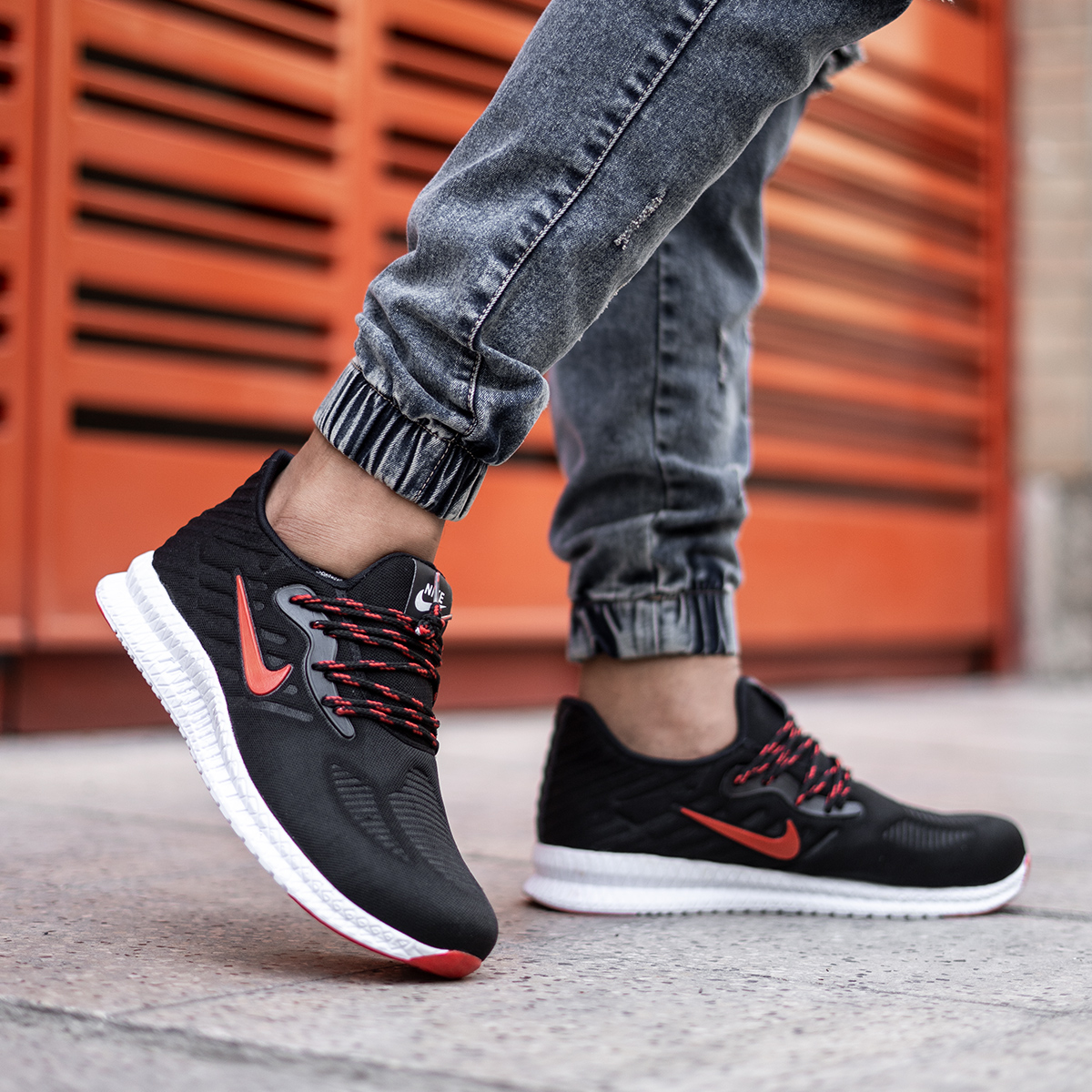کفش ورزشی Nike مردانه مشکی قرمز مدل Roham