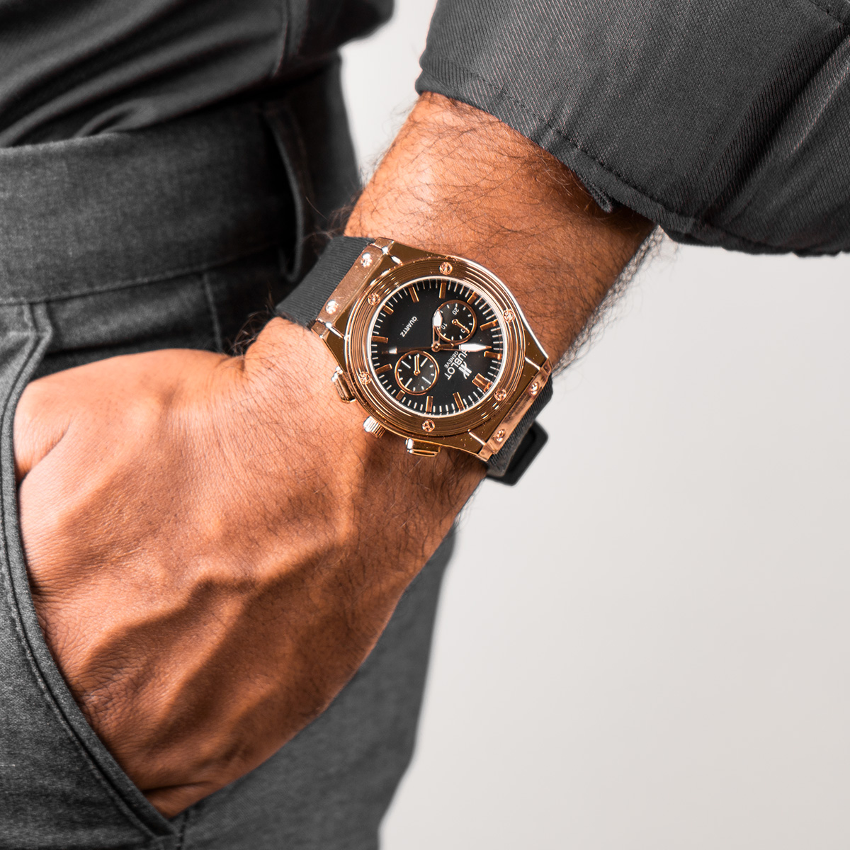 ساعت مچی Hublot طلایی صفحه مشکی مدل C70